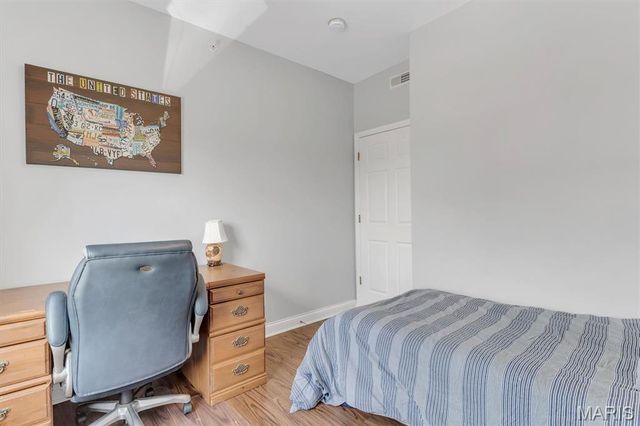 1236 Gardens Circle Drive M, St Louis, MO 63125