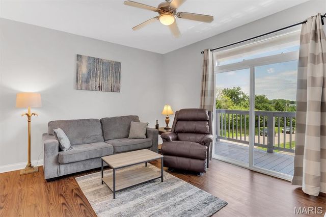 1236 Gardens Circle Drive M, St Louis, MO 63125