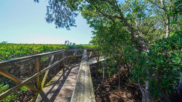 1005 PELICAN COURT, Bradenton, FL 34209