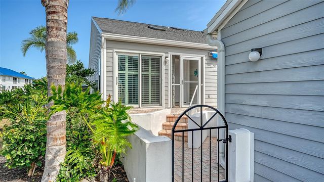 1005 PELICAN COURT, Bradenton, FL 34209