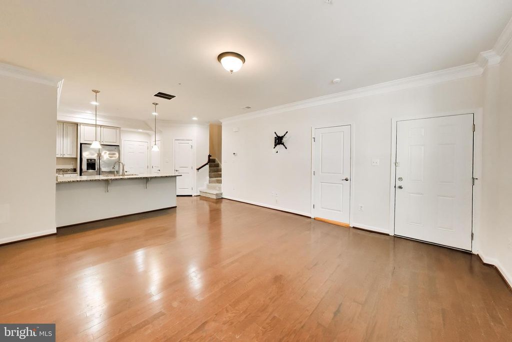 Image 7 of property listing at 1417 CHANERY CT, Odenton, MD 21113