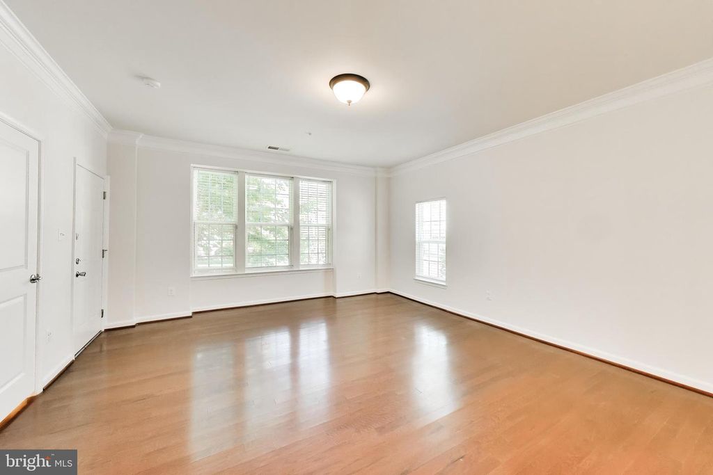 Image 8 of property listing at 1417 CHANERY CT, Odenton, MD 21113
