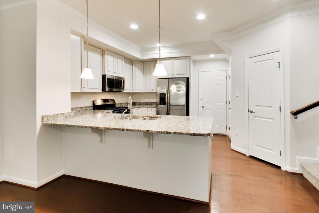 Image 9 of property listing at 1417 CHANERY CT, Odenton, MD 21113