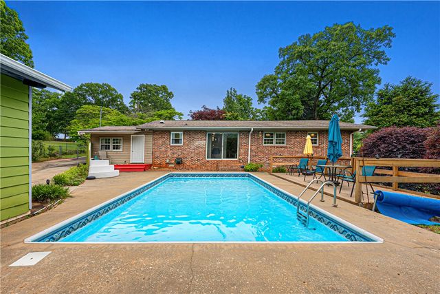 202 Kingsberry Drive, Easley, SC 29642