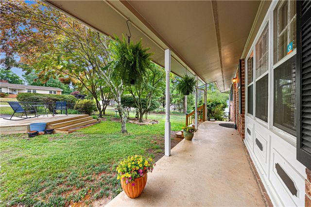 202 Kingsberry Drive, Easley, SC 29642