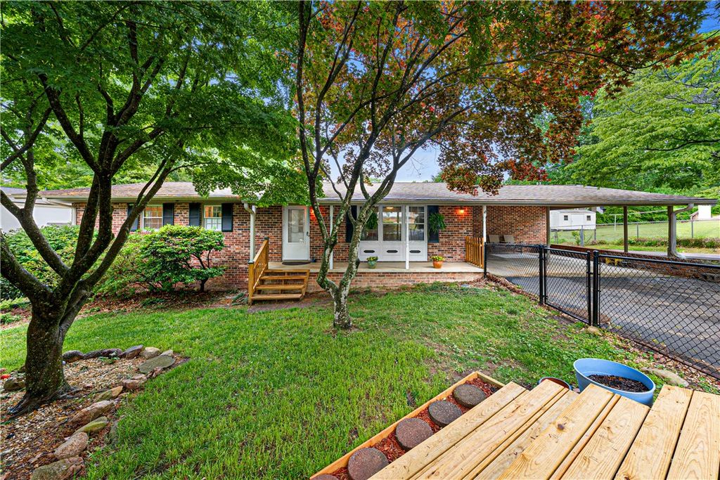 202 Kingsberry Drive, Easley, SC 29642