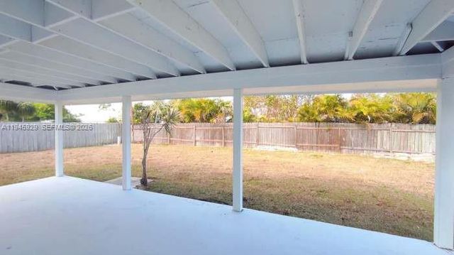 333 NE Greenbrier Ave, Port St. Lucie, FL 34983