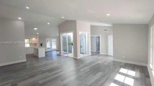 333 NE Greenbrier Ave, Port St. Lucie, FL 34983