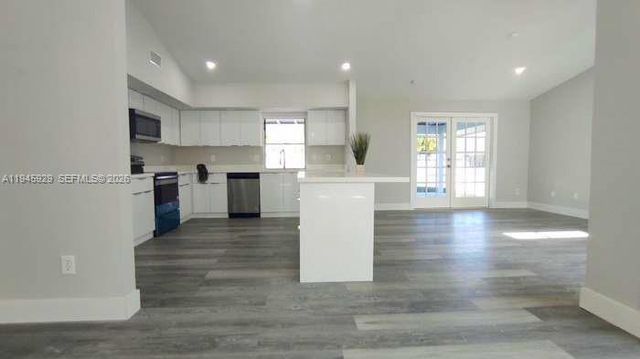 333 NE Greenbrier Ave, Port St. Lucie, FL 34983