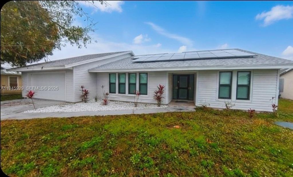 333 NE Greenbrier Ave, Port St. Lucie, FL 34983