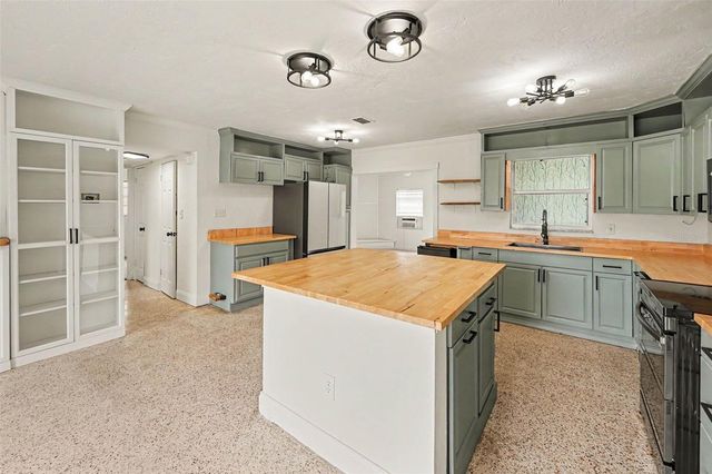 766 41ST AVENUE NE, St Petersburg, FL 33703