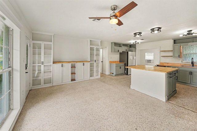 766 41ST AVENUE NE, St Petersburg, FL 33703