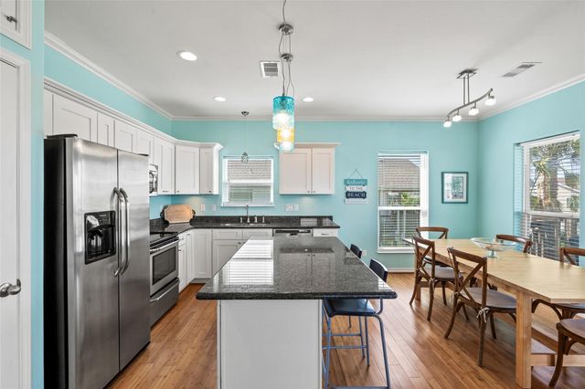 3923 Reeves Drive, Galveston, TX 77554