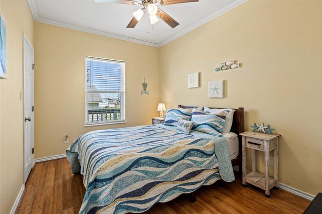 3923 Reeves Drive, Galveston, TX 77554