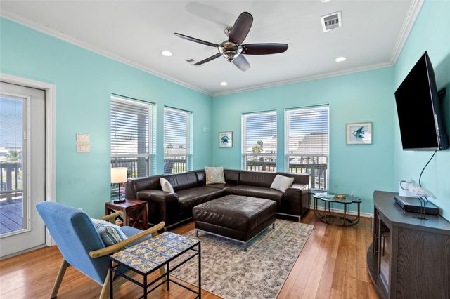 3923 Reeves Drive, Galveston, TX 77554