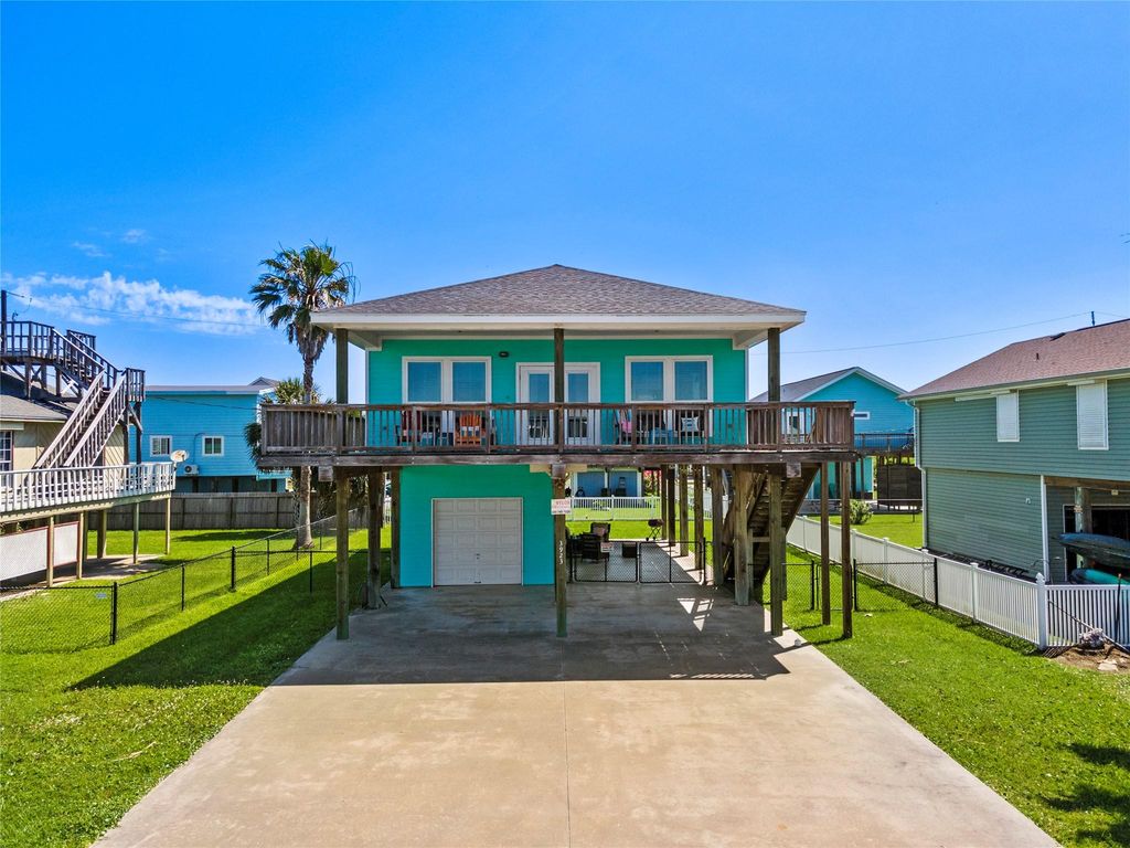 3923 Reeves Drive, Galveston, TX 77554