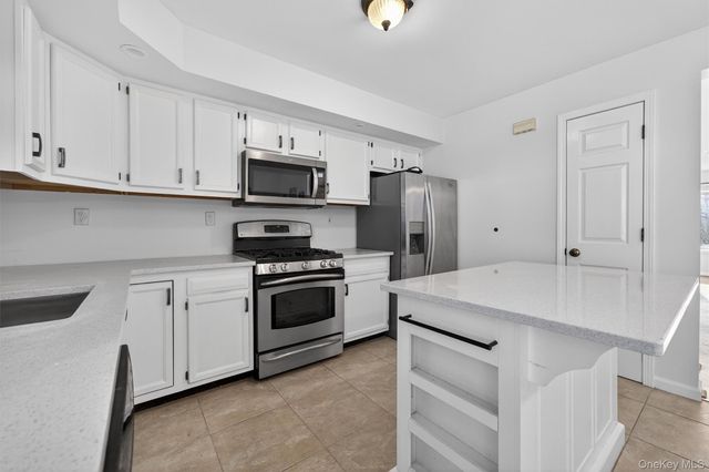 2 Foltim Way, Congers, NY 10920