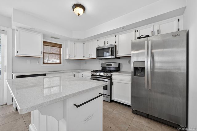 2 Foltim Way, Congers, NY 10920