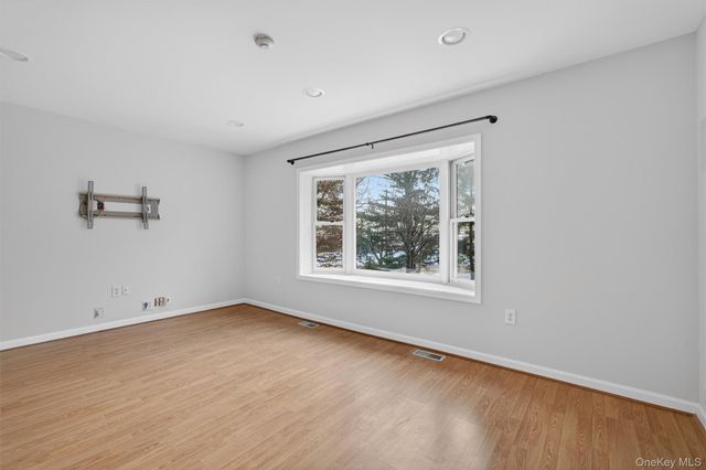 2 Foltim Way, Congers, NY 10920