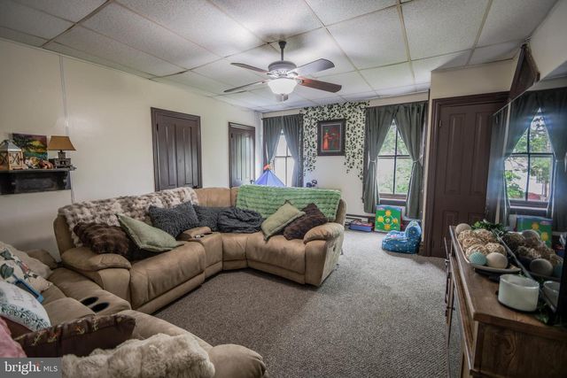 1 S MAIN ST, Richlandtown, PA 18955