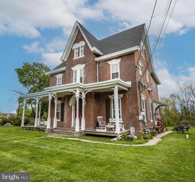 1 S MAIN ST, Richlandtown, PA 18955