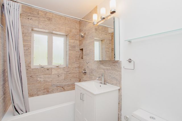 2611 Central Street 3, Evanston, IL 60201