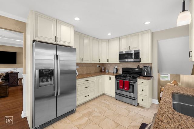 10909 s Neenah Avenue, Worth, IL 60482