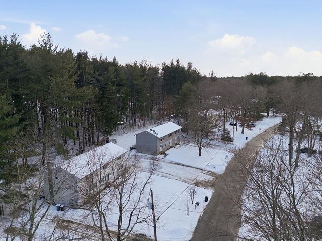 10 Woodburn Dr Apt C, Litchfield, NH 03052