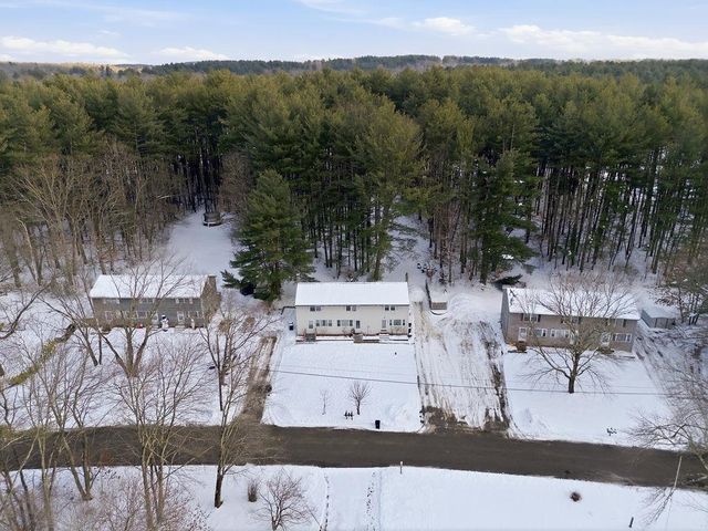 10 Woodburn Dr Apt C, Litchfield, NH 03052