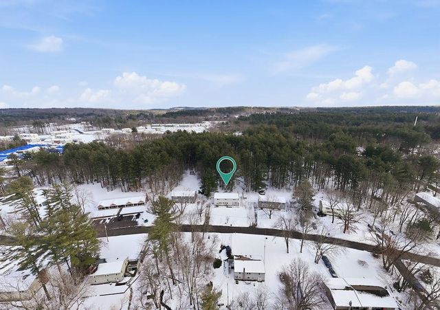 10 Woodburn Dr Apt C, Litchfield, NH 03052