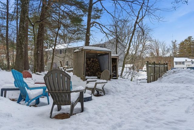 10 Woodburn Dr Apt C, Litchfield, NH 03052