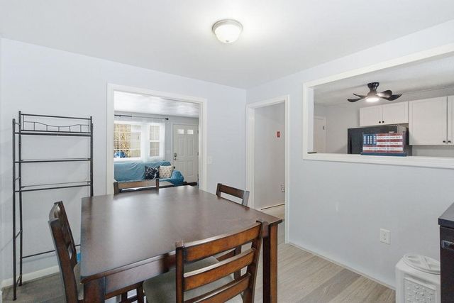 10 Woodburn Dr Apt C, Litchfield, NH 03052