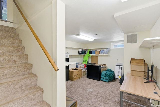 10 Woodburn Dr Apt C, Litchfield, NH 03052