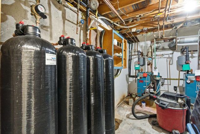 10 Woodburn Dr Apt C, Litchfield, NH 03052