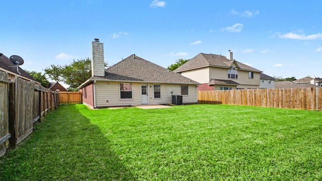 1014 Sapling Crest Court, Fresno, TX 77545