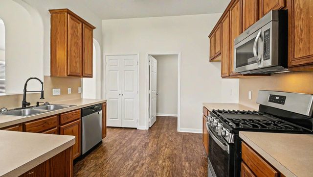 1014 Sapling Crest Court, Fresno, TX 77545