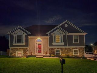 1000 SW Redbud Circle, Oak Grove, MO 64075