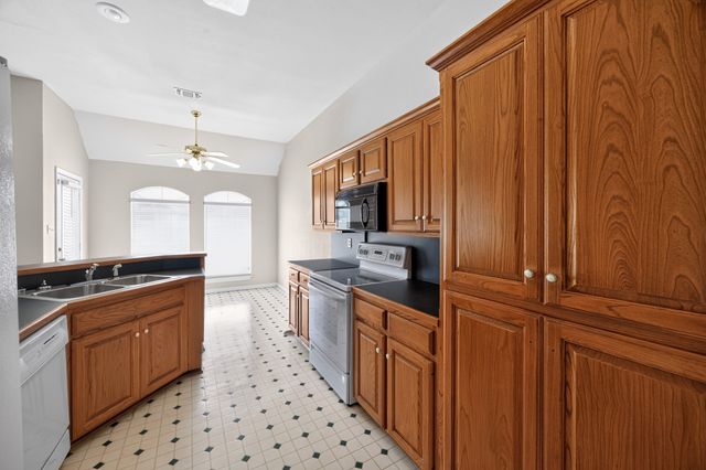 2606 Valley Ridge Lane, Sherman, TX 75092
