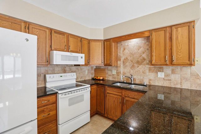 208 Creek Edge Court, Waunakee, WI 53597