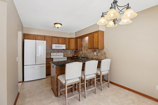 208 Creek Edge Court, Waunakee, WI 53597