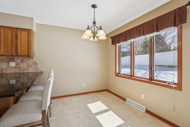 208 Creek Edge Court, Waunakee, WI 53597