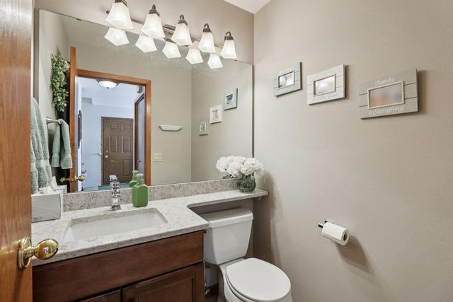 208 Creek Edge Court, Waunakee, WI 53597