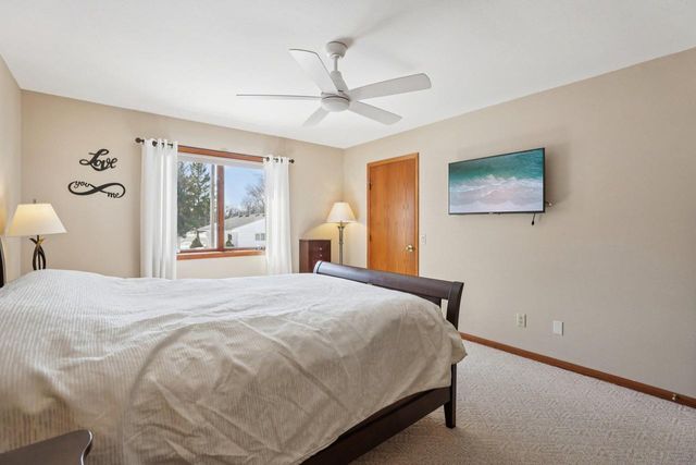 208 Creek Edge Court, Waunakee, WI 53597