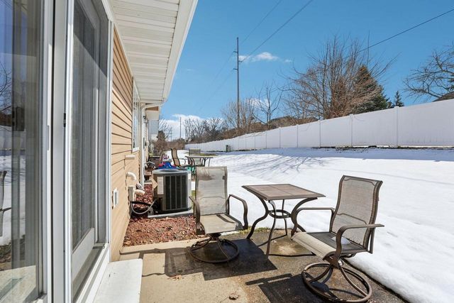 208 Creek Edge Court, Waunakee, WI 53597