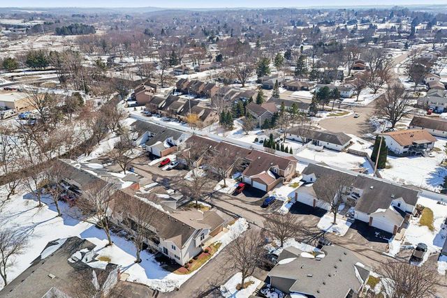 208 Creek Edge Court, Waunakee, WI 53597