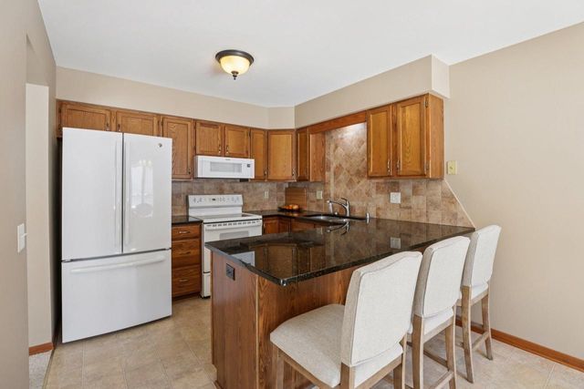 208 Creek Edge Court, Waunakee, WI 53597