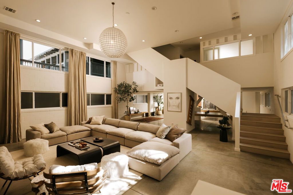 633 Santa Clara Avenue, Venice, CA 90291 — exterior