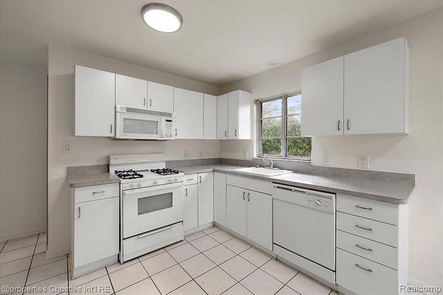 6030 Lahser Road, Bloomfield Village, MI 48301
