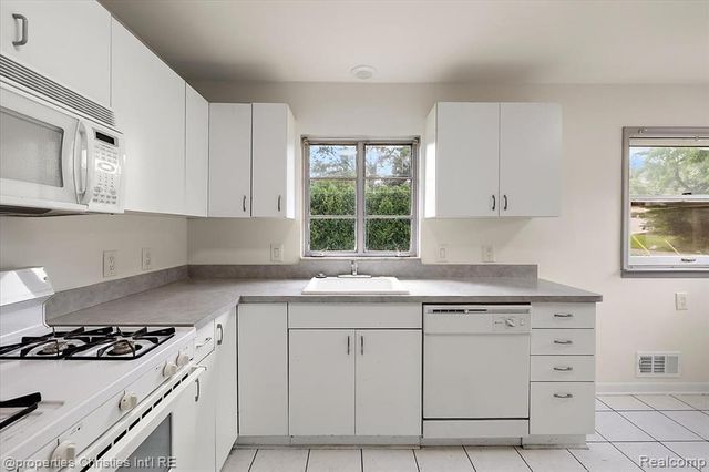 6030 Lahser Road, Bloomfield Village, MI 48301