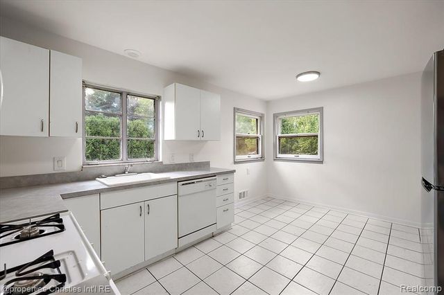 6030 Lahser Road, Bloomfield Village, MI 48301